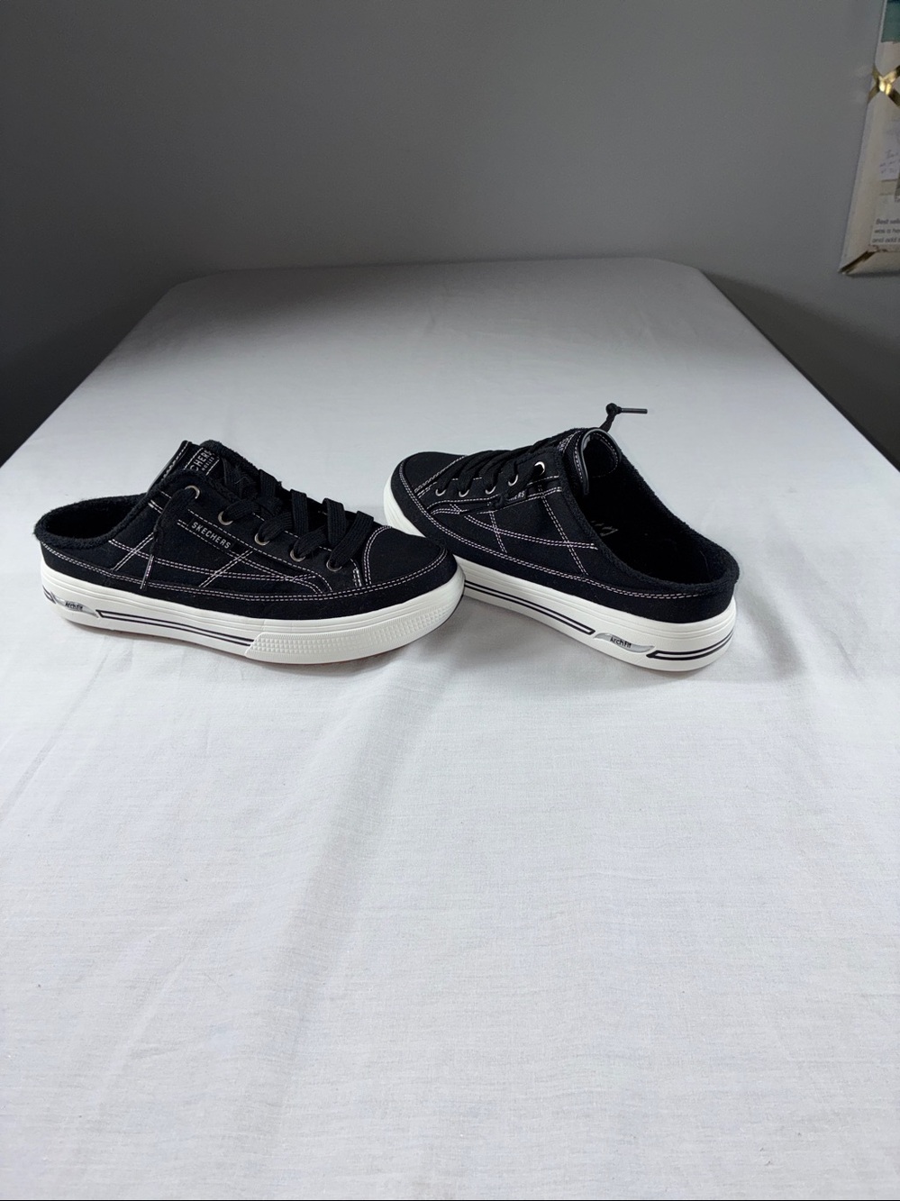 Skechers Street™ Arch Fit® Arcade -black canvas mule sneakers Sz 9 EUC